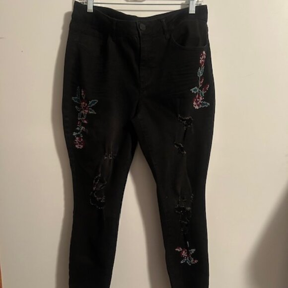 One 5 One Black Floral embroidered 5 pocket distressed skinny jeans, size 12 - Picture 1 of 5